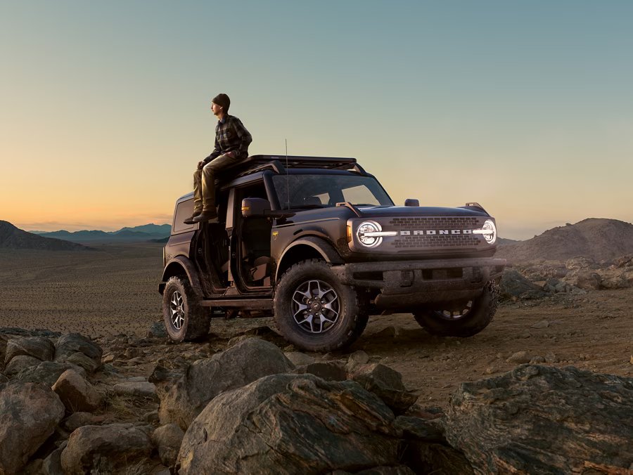 2025 Ford Bronco (JC Lewis)