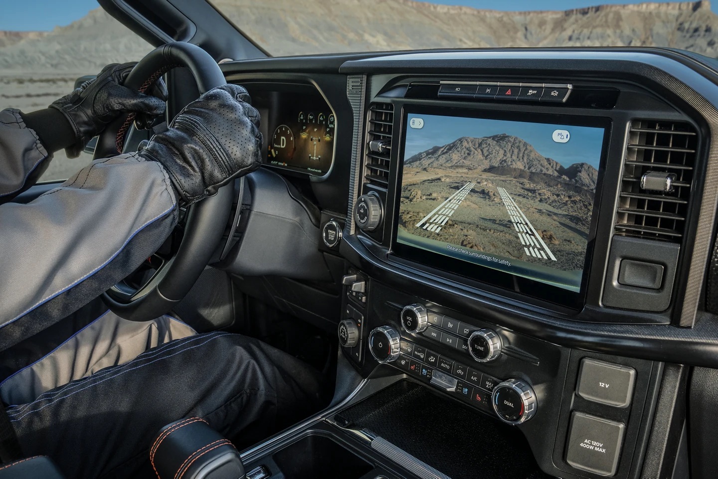 2025 Ford F-150 (JC Lewis)