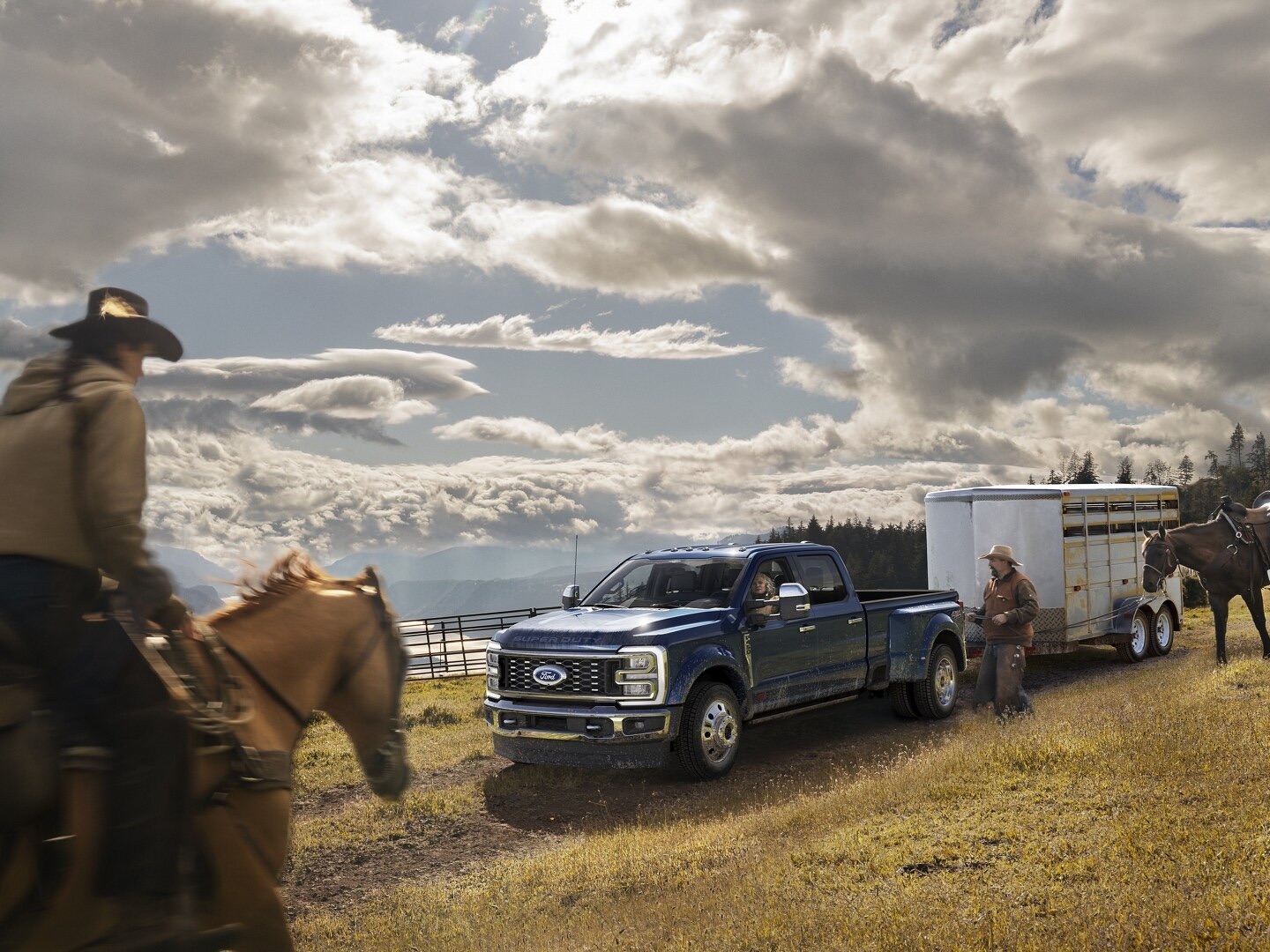 2025 Ford Super Duty (JC Lewis)
