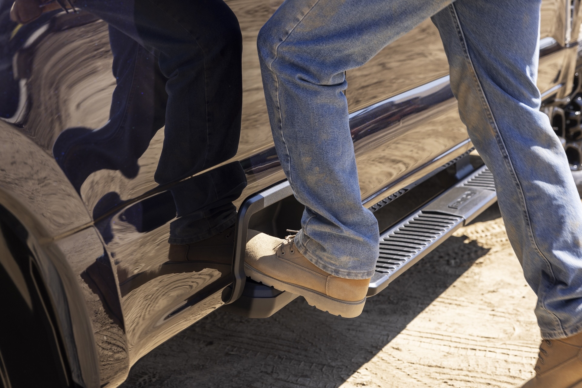 2025 Ford Super Duty (JC Lewis) Box <br> Steps