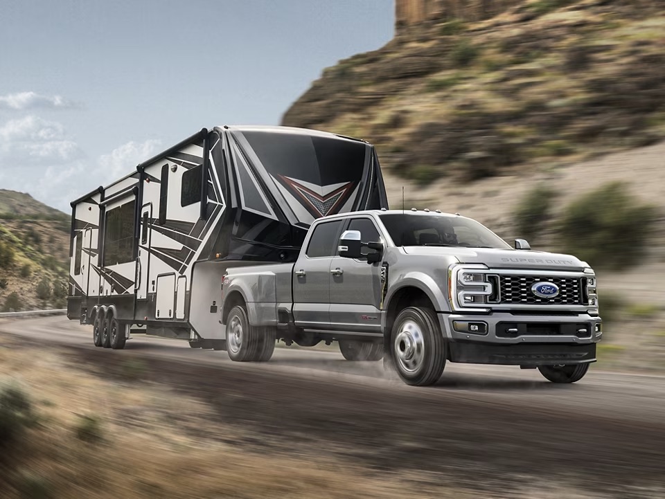 2025 Ford Super Duty (JC Lewis)