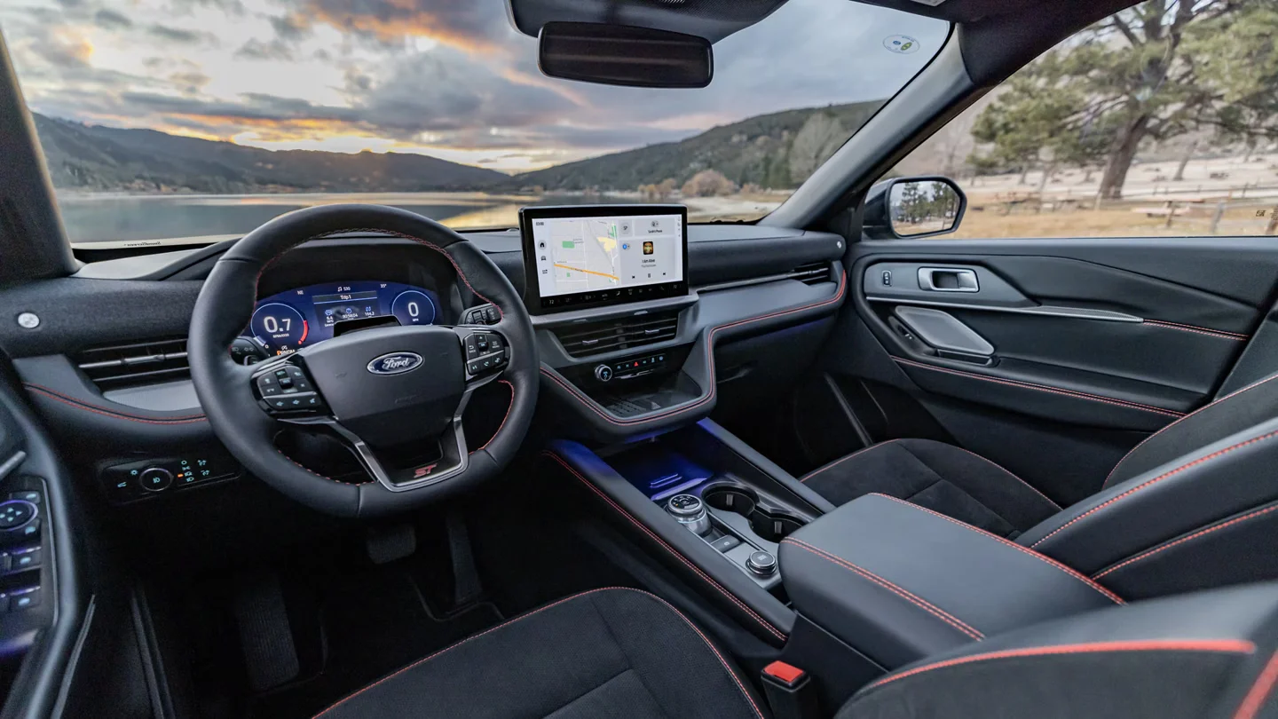 2025 Ford Explorer (JC Lewis)