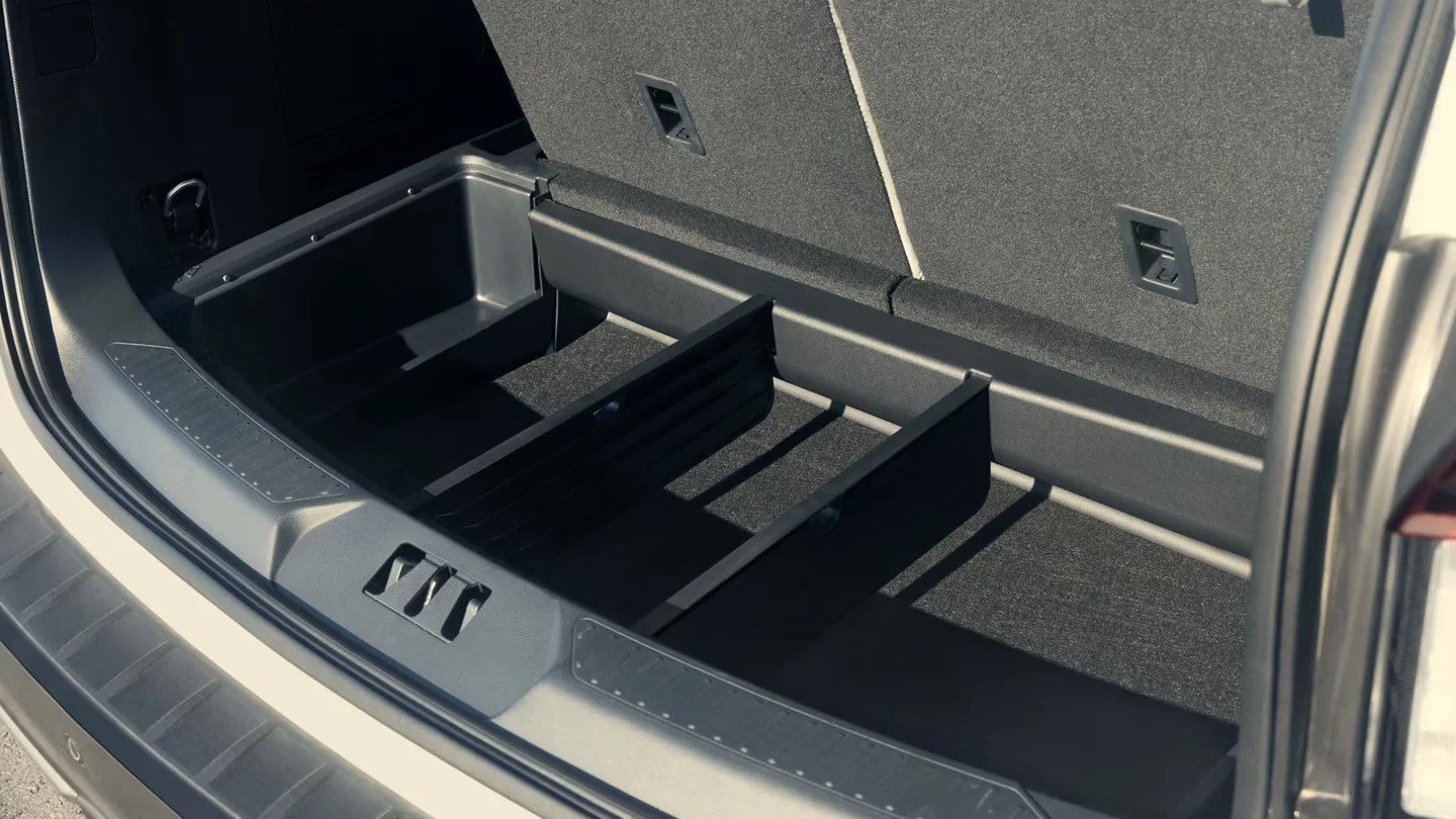 2025 Ford Explorer (JC Lewis)