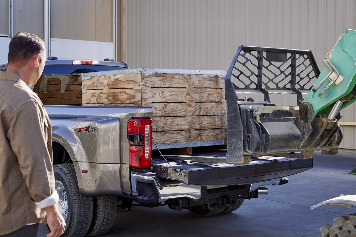 2025 Ford Super Duty (JC Lewis)