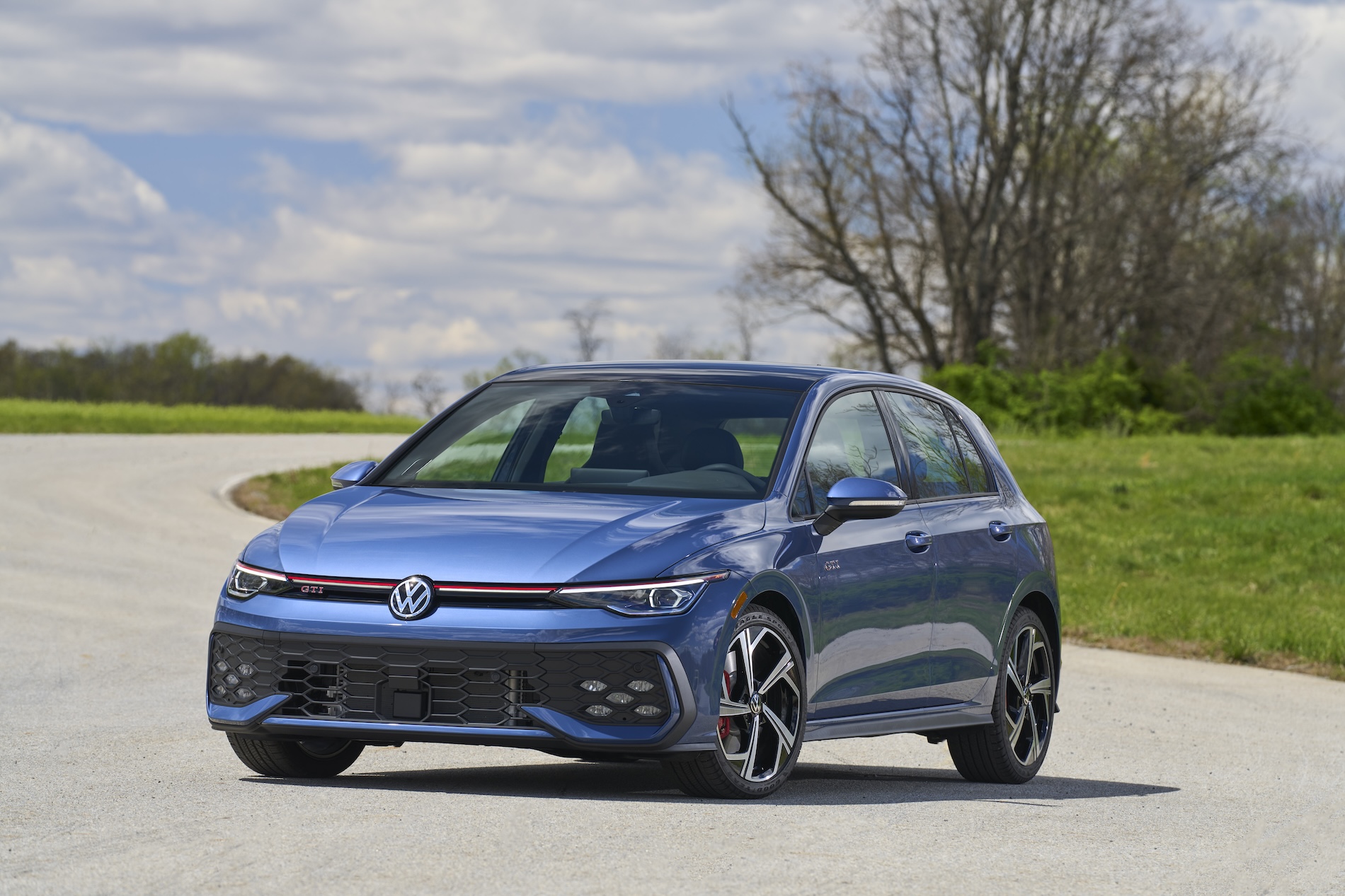 2025 Volkswagen Golf Models Amenities