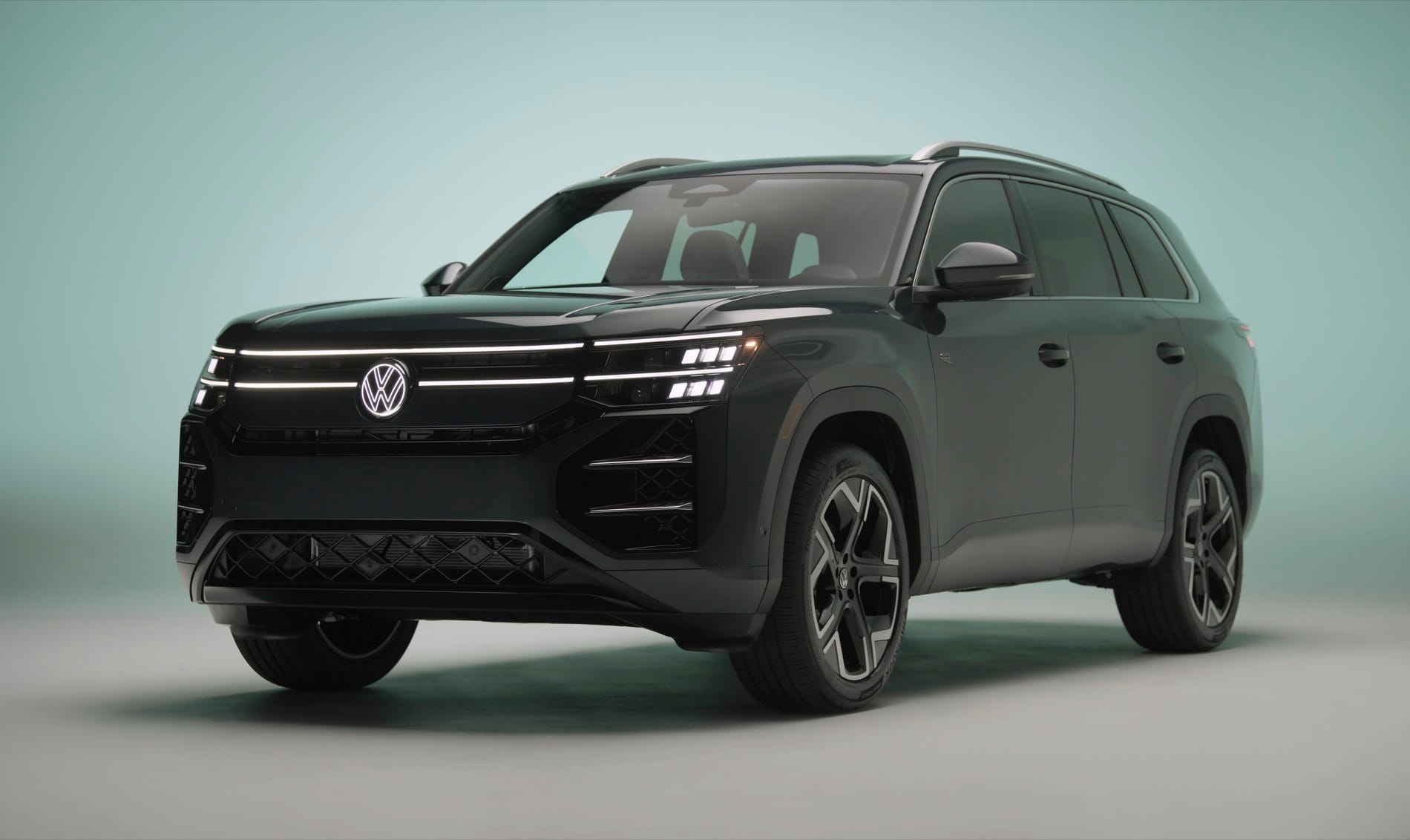 2027 Volkswagen Atlas shown in a clean trim-level product view.