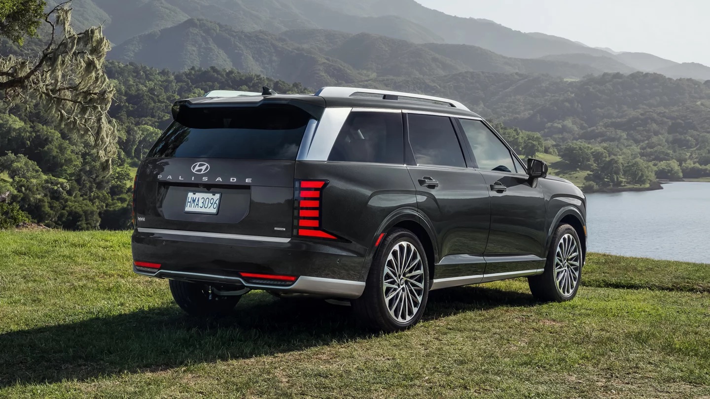 Hyundai Palisade three-row SUV exterior.